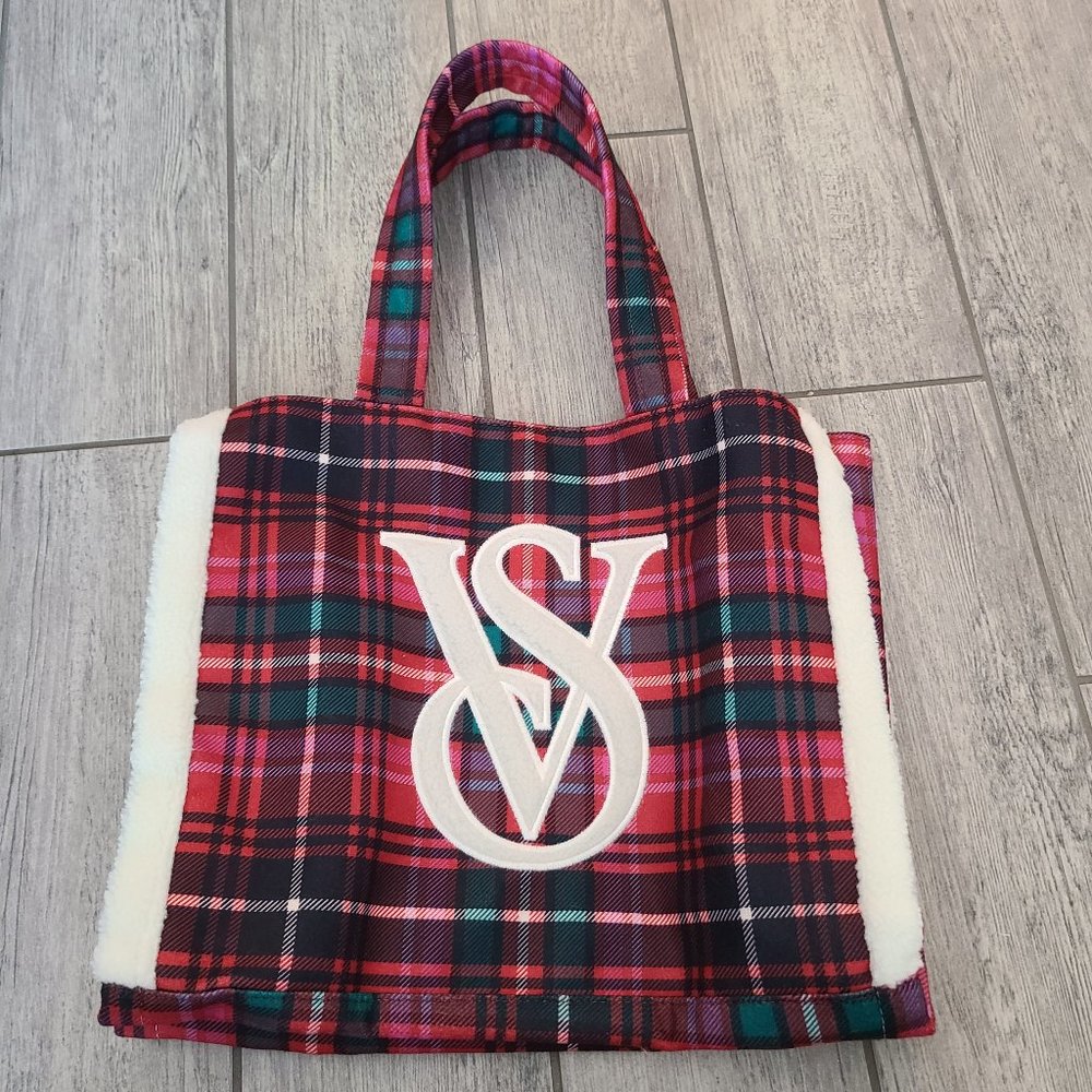 Victoria’s Secret Plaid Sherpa Tote Bag Red Green Check VS Logo - Picture 3 of 11